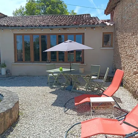 Holiday home Peaceful Unique In The Countryside Javerlhac-et-la-Chapelle-Saint-Robert