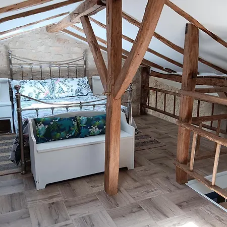 Vakantiehuis Peaceful Unique In The Countryside