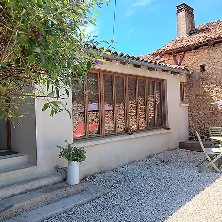 Peaceful Unique In The Countryside Сasa de vacaciones Javerlhac-et-la-Chapelle-Saint-Robert