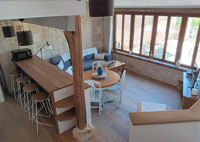 Peaceful Unique In The Countryside Vakantiehuis Javerlhac-et-la-Chapelle-Saint-Robert