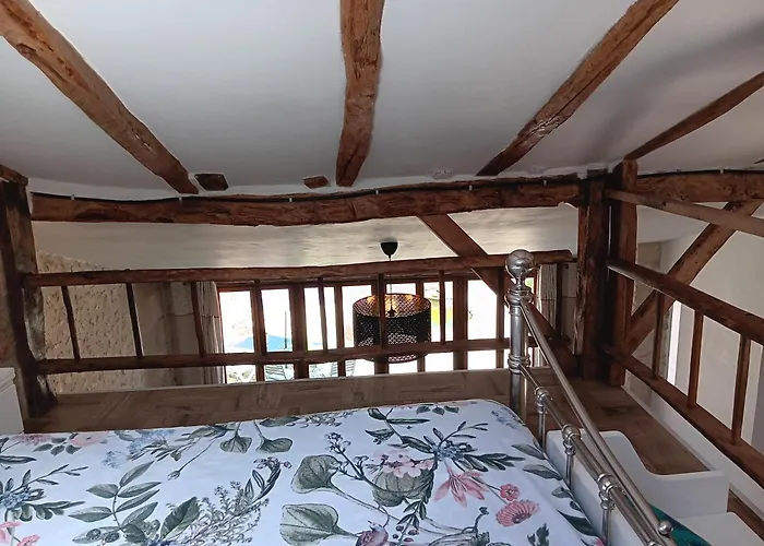 Peaceful Unique In The Countryside Vakantiehuis